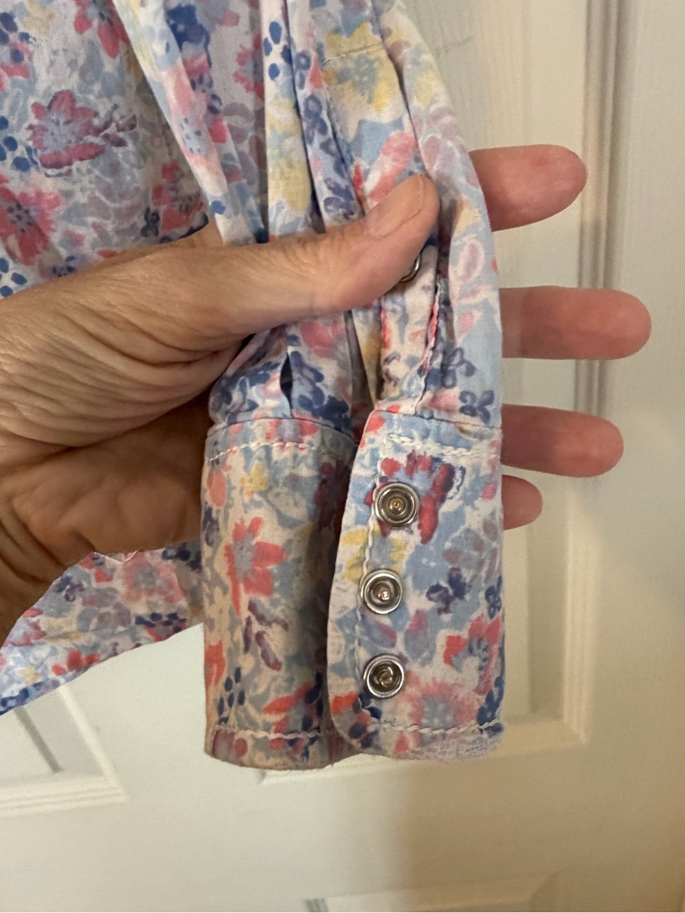 Ariat Floral Pearl Snap Shirt - Pink & Blue long sleeve sz M - Picture 7 of 9
